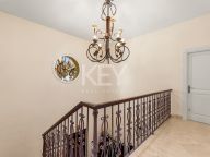 Villa for sale in Nueva Andalucia
