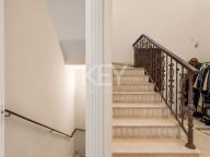 Villa for sale in Nueva Andalucia