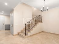Villa for sale in Nueva Andalucia