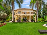 Villa for sale in Nueva Andalucia