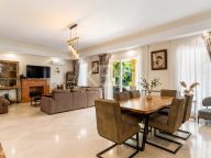 Villa for sale in Nueva Andalucia