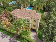Villa for sale in Nueva Andalucia