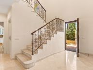 Villa for sale in Nueva Andalucia