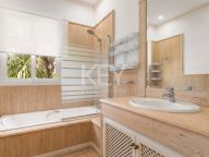 Villa for sale in Nueva Andalucia