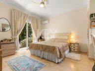 Villa for sale in Nueva Andalucia