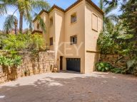 Villa for sale in Nueva Andalucia