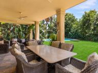 Villa for sale in Nueva Andalucia