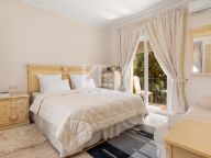 Villa for sale in Nueva Andalucia