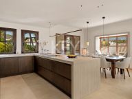Villa for sale in Nueva Andalucia