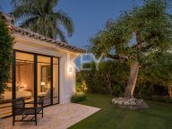 Villa for sale in Nueva Andalucia