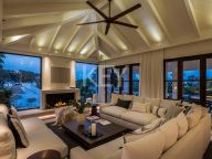 Villa for sale in Nueva Andalucia