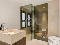 Villa for sale in Nueva Andalucia