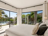 Villa for sale in Nueva Andalucia