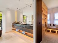 Villa for sale in Nueva Andalucia