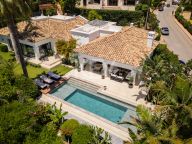 Villa for sale in Nueva Andalucia