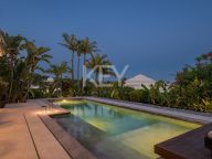Villa for sale in Nueva Andalucia