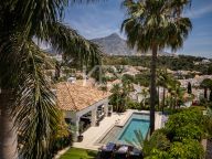 Villa for sale in Nueva Andalucia