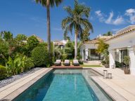Villa for sale in Nueva Andalucia