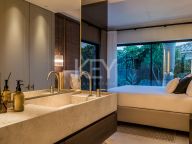 Villa for sale in Nueva Andalucia