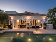 Villa for sale in Nueva Andalucia
