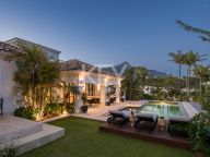 Villa for sale in Nueva Andalucia