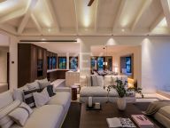 Villa for sale in Nueva Andalucia