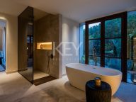 Villa for sale in Nueva Andalucia