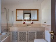 Villa for sale in El Rosario, Marbella East