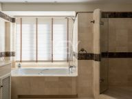 Villa for sale in El Rosario, Marbella East