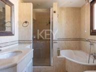 Villa for sale in El Rosario, Marbella East