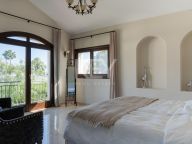 Villa for sale in El Rosario, Marbella East