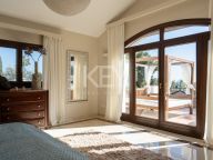 Villa for sale in El Rosario, Marbella East