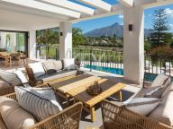 Villa for sale in Nueva Andalucia