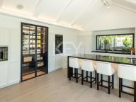 Villa for sale in Nueva Andalucia
