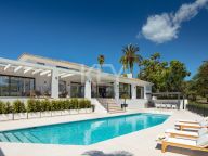 Villa for sale in Nueva Andalucia