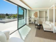 Villa for sale in Nueva Andalucia