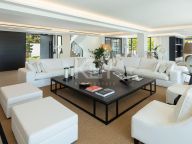 Villa for sale in Nueva Andalucia