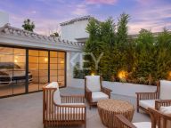 Villa for sale in Nueva Andalucia