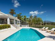 Villa for sale in Nueva Andalucia