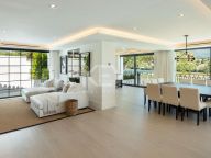 Villa for sale in Nueva Andalucia