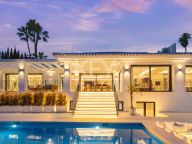 Villa for sale in Nueva Andalucia