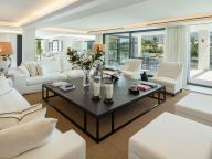 Villa for sale in Nueva Andalucia