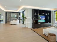 Villa for sale in Nueva Andalucia