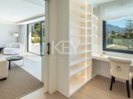 Villa for sale in Nueva Andalucia