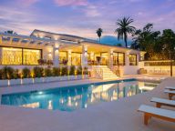 Villa for sale in Nueva Andalucia