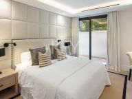 Villa for sale in Nueva Andalucia