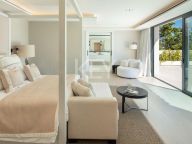 Villa for sale in Nueva Andalucia