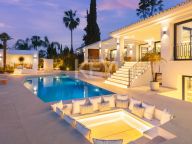 Villa for sale in Nueva Andalucia