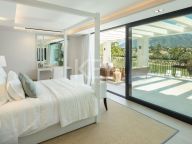 Villa for sale in Nueva Andalucia