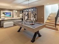Villa for sale in Nueva Andalucia